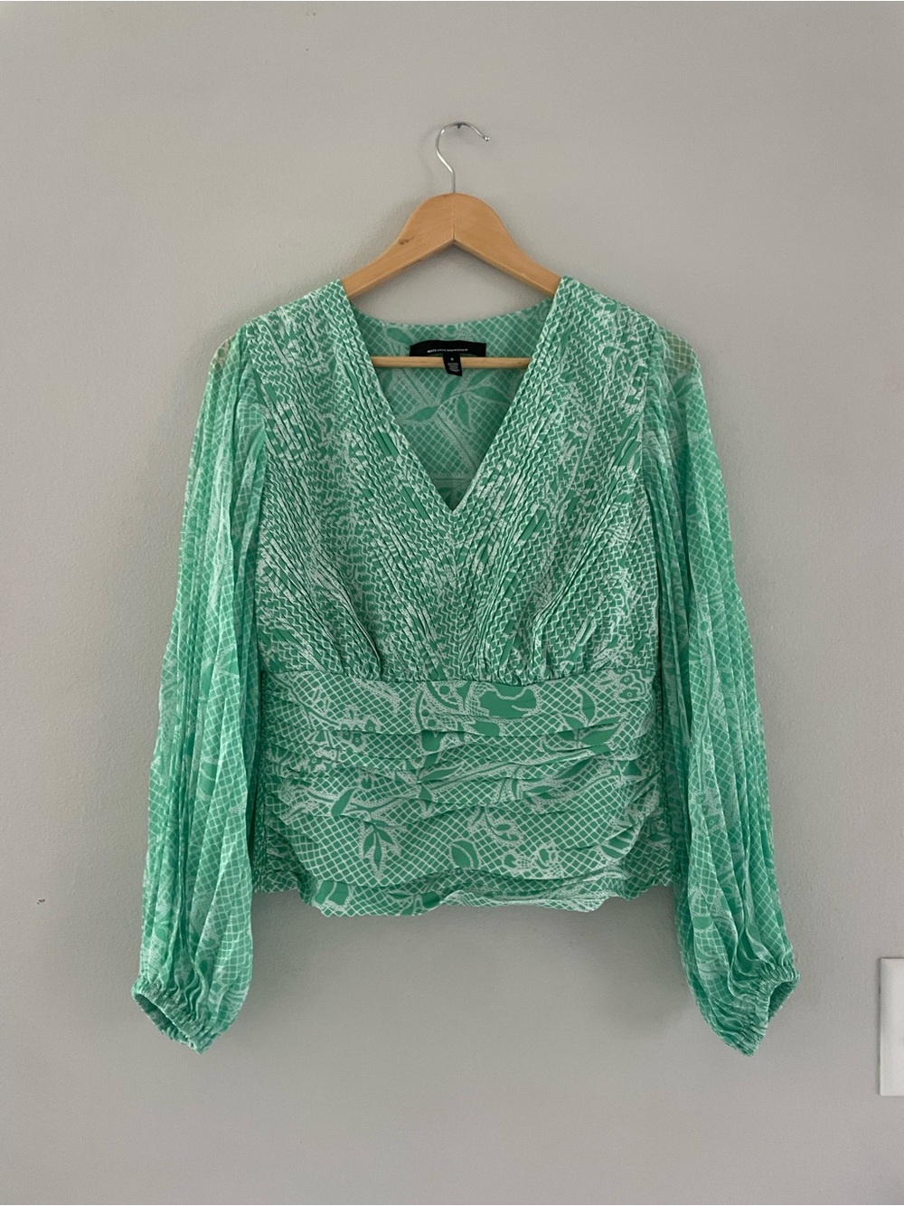 White House Black Market Green & White Patterned V-Neck Blouson Top